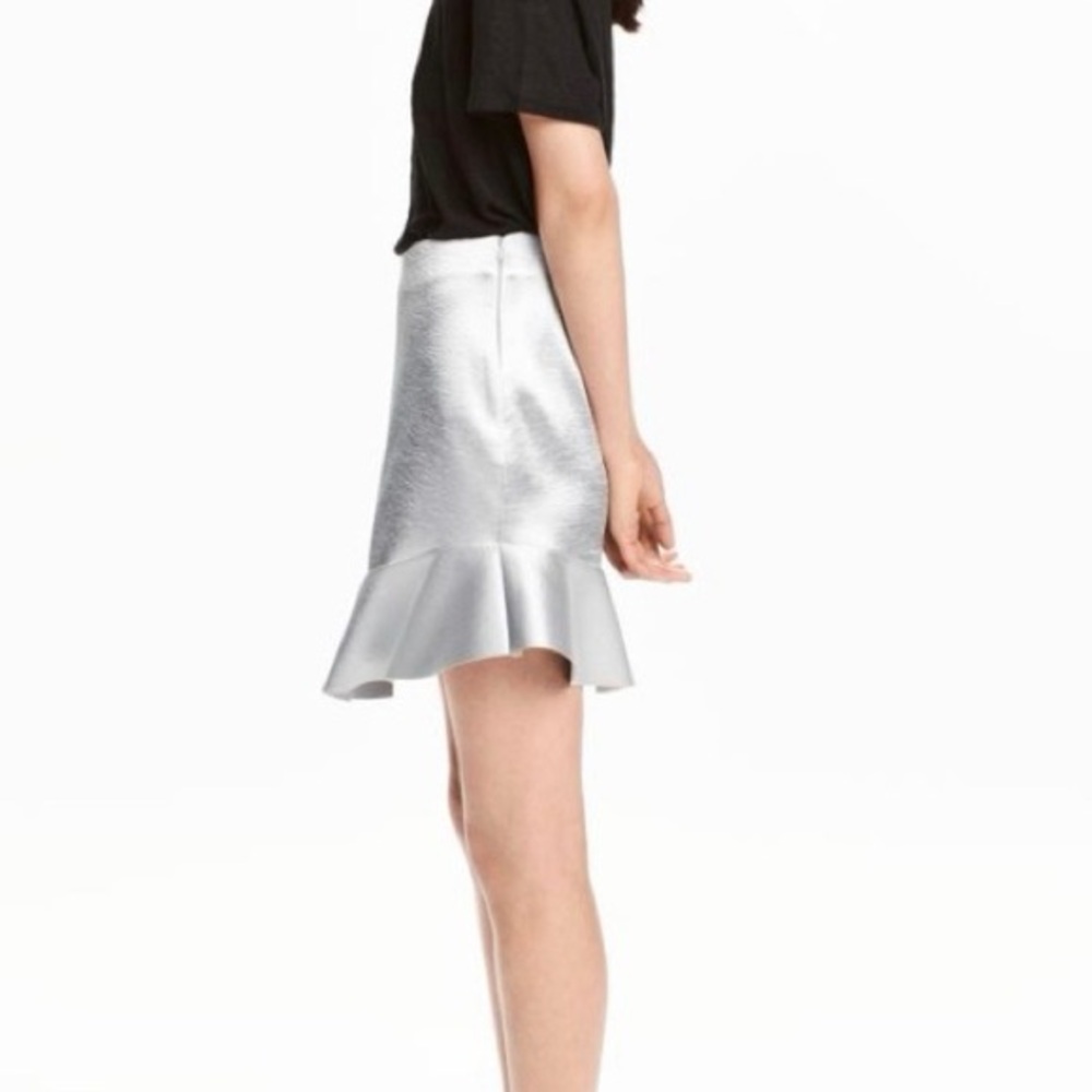 Fashionably Silver Flouncy Ruffle Mini Skirt